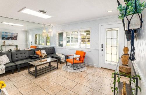 Conway House | 3br Family Stay In Orlando Wi-fi Full Kitchen