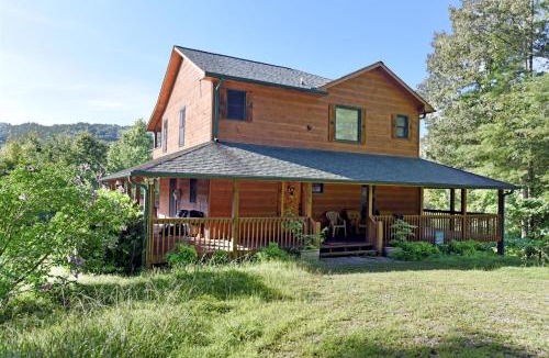 Suches House | 3BR Luxury Cabin Hot Tub, Fireplaces & Firepit
