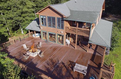 Suches House | 3BR Luxury Cabin Hot Tub, Fireplaces & Firepit