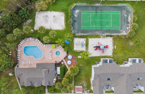 Royal Palm Bay House | 3BR Near Disney - Patio, Pool, Hot Tub, Gym & Sauna