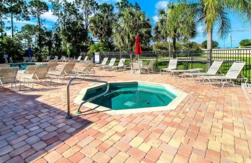 Royal Palm Bay House | 3BR Near Disney - Patio, Pool, Hot Tub, Gym & Sauna