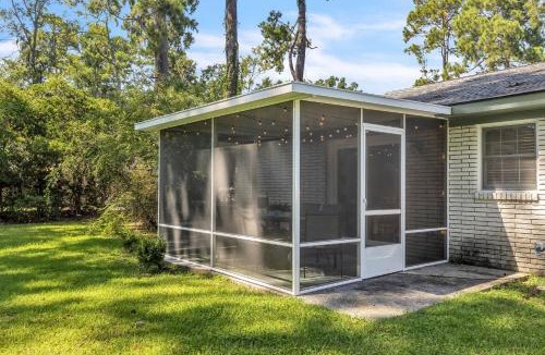 Garden City House | 3BR Near River St and Forsyth with Porch and Parking