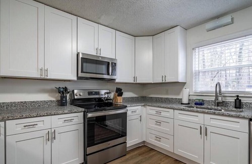 Douglasville House | 3BR Peach Ranch Stay - Work Desk - Pet Friendly!