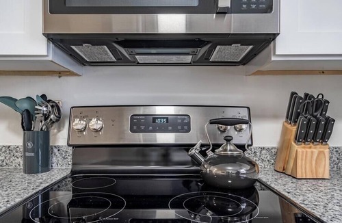 Douglasville House | 3BR Peach Ranch Stay - Work Desk - Pet Friendly!
