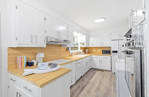 North Charleston House | 3BR Pool Home | Free Parking | Near Airport + DT