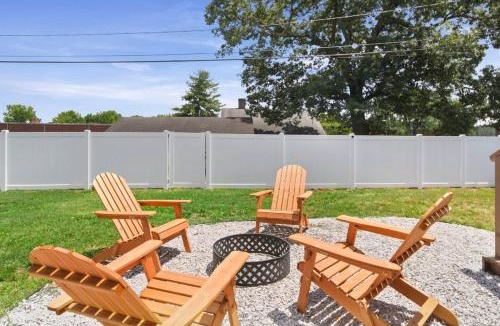 Mount Holly House | 3BR Renovated Bungalow Fire Pit Near Catawba River