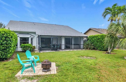 Naples House | 3BR Retreat – Hot Tub, Fire Pit & Parking