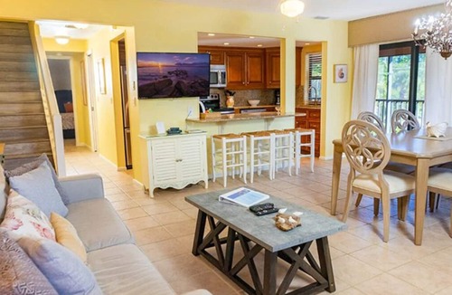 Sanibel Condo | 3BR Retreat with Wrap-Around Lanai and Private Beach - Pet Friendly - Signal Inn 15