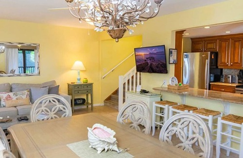 Sanibel Condo | 3BR Retreat with Wrap-Around Lanai and Private Beach - Pet Friendly - Signal Inn 15