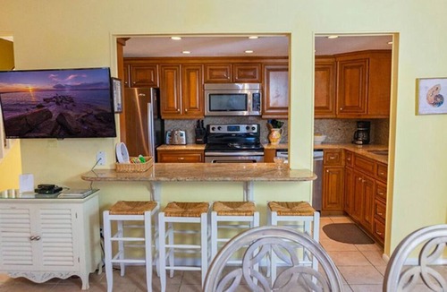 Sanibel Condo | 3BR Retreat with Wrap-Around Lanai and Private Beach - Pet Friendly - Signal Inn 15