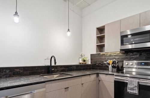 Fairmount Apartment | 3BR Spacious Family Abode with Parking, Gym, Golf Simulator