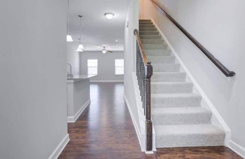 Pineville House | 3BR Townhouse | King Bed | 3-Story | Pineville