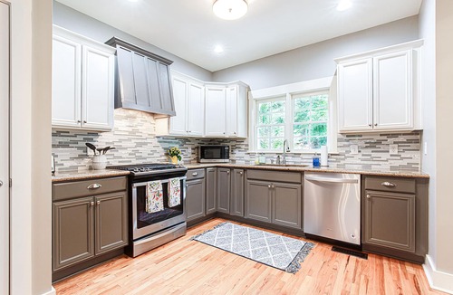 Athens House | 3BR, W/D, Updated, King, Deck, Full Kitchen, Quiet