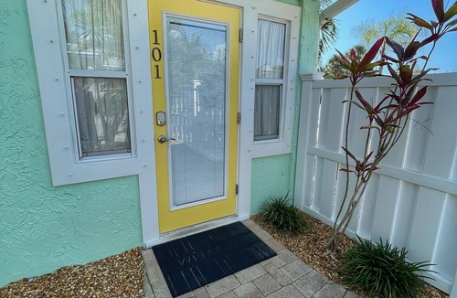 Port Canaveral Cottage | 3BR w/pool, Walk to Beach, Cozy Family Cottage