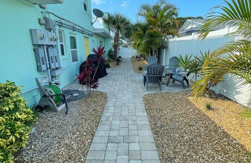Port Canaveral Cottage | 3BR w/pool, Walk to Beach, Cozy Family Cottage
