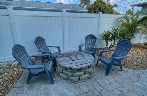 Port Canaveral Cottage | 3BR w/pool, Walk to Beach, Cozy Family Cottage
