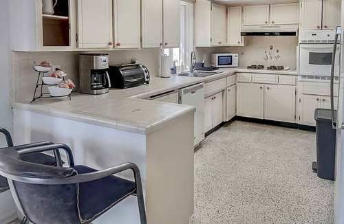 Melbourne House | 3br with Pool Near Golf, Beaches & more