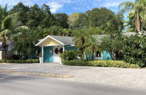 Ozona Apartment | 3Gulls Inn Ozona1-Boutique Hotel-Swimspa-King Studio-Spa-Like Bath-Pets Free