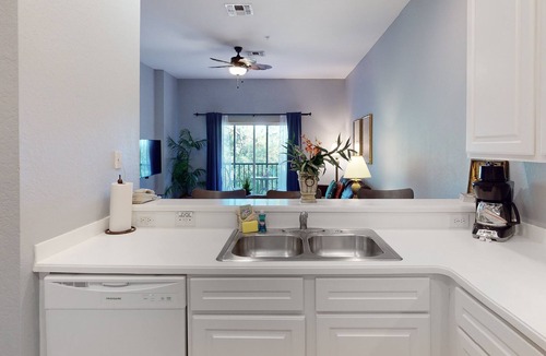 Bahama Bay Condo | 3rd floor condo w/restaurant, pools, basketball court, near theme parks, gym