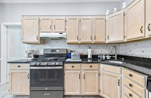 Beach Haven Apartment | *3rd to Beach*BIG DISCOUNTS Summer Weeks *CleanUPDTDVictorian*Across VeteranPrk