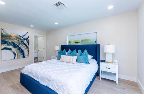 Boca Raton House | 4 BD 3BA Heated Pool Close to Beach