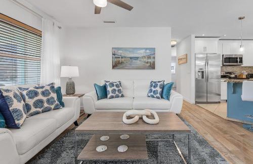 Central Naples House | 4 BDRMNaples LuxuryHtd PoolSuper-CleanPets ok