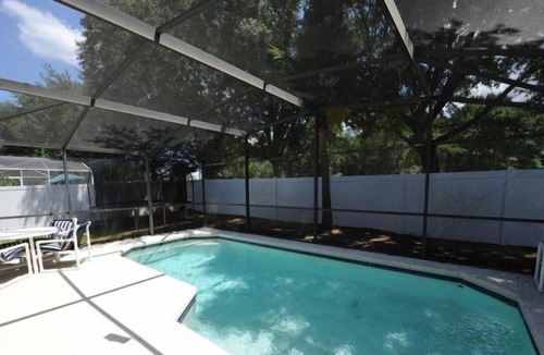Wellington House | 4 bed 2 bath with Pool