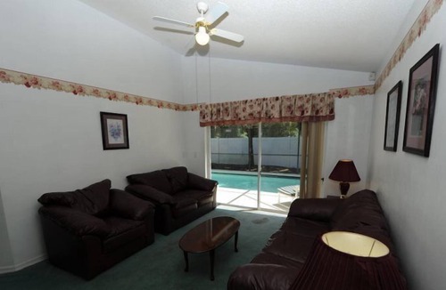 Wellington House | 4 bed 2 bath with Pool