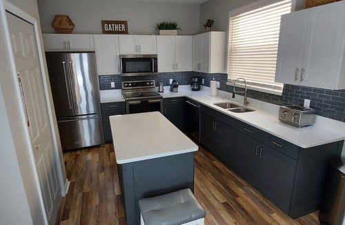 Calabay Parc House | 4 Bed 3 Bath ⭐ 2 Master Suites ⭐ 86" TV ⭐Hot Tub ⭐ Pool ⭐ In Calabay Parc