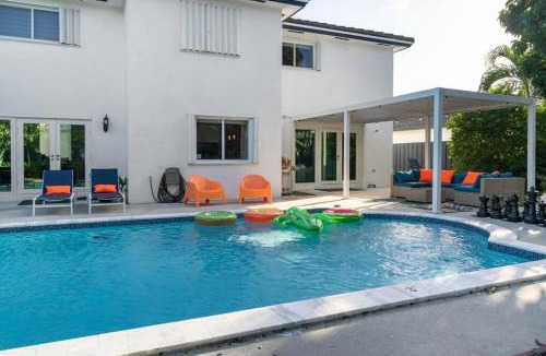 Richmond West House | 4 Bed 3 Bath Miami Getaway