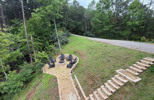 Copperhill House | 4-Bed, 4.5 bath house with a pool table, outside fire pit and georgous views!