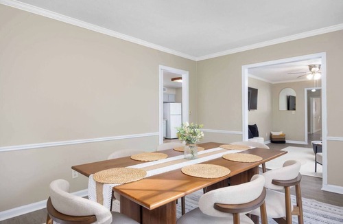 Columbus House | 4-Bed Haven Pool Table, Shuffleboard Massage Chair