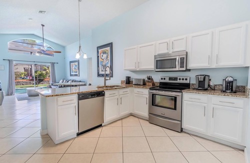 Lake Berkley House | 4-Bed Resort w/ Pool, and Dual Masters
