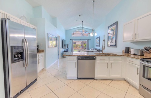 Lake Berkley House | 4-Bed Resort w/ Pool, and Dual Masters