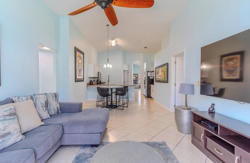 Lake Berkley House | 4-Bed Resort w/ Pool, and Dual Masters