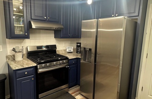 Rex House | 4-bedroom 2.5 bath Jewel in Rex with AC, WiFi, Private backyard, Very Quiet.