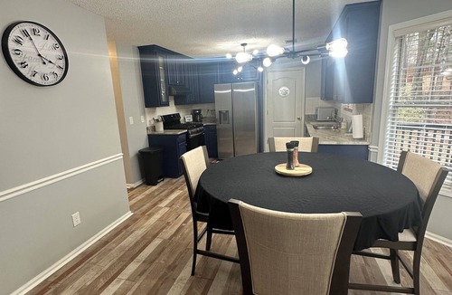 Rex House | 4-bedroom 2.5 bath Jewel in Rex with AC, WiFi, Private backyard, Very Quiet.