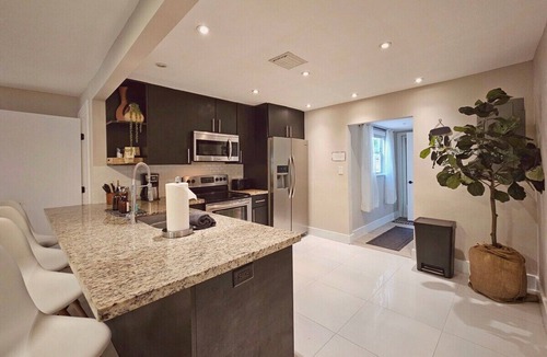 Edgewood House | 4 bedroom, 2 bath, king bed, disco ball, near FTL marine center
