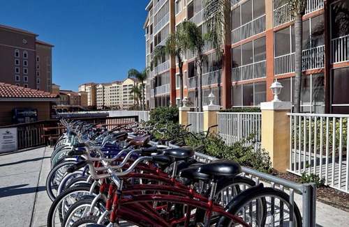 Crestwynd Bay Condo | 4 Bedroom/4 Bath Deluxe Villa - Sleeps 16 - Minutes from Disney