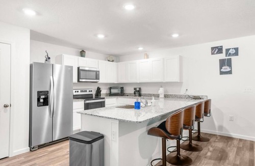 Avis Oaks House | 4 Bedroom Home, Game room, Weeki Wachee!