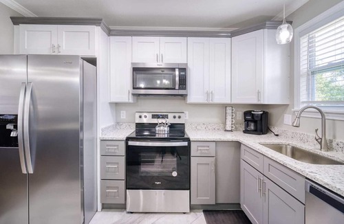 Jacksonville House | ❤★4 bedroom home next to NAS Jax, Pet friendly, Wifi, grill, fenced backyard, 20