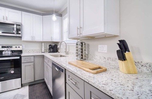 Jacksonville House | ❤★4 bedroom home next to NAS Jax, Pet friendly, Wifi, grill, fenced backyard, 20