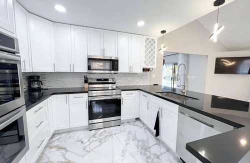 Greenview Shores House | 4-bedroom Luxury Modern Lake Front House in fabulous Wellington