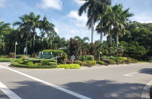 Braden River House | 4 Bedroom Pool home with pond view in Sarasota, FL