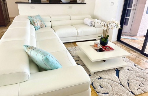 Pelican Villa | 4 bedrooms (2 MASTERBÄDER) in total 3 bathrooms SOUTH-facing large pool, boat dock fiber optic network