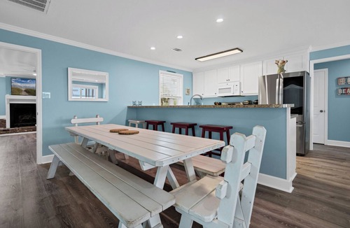 Edisto Island House | 4 bedrooms, Ocean Views, fireplace, entertainment room with large screen tv!