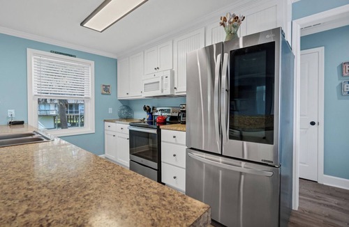 Edisto Island House | 4 bedrooms, Ocean Views, fireplace, entertainment room with large screen tv!
