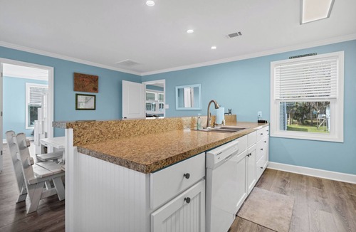 Edisto Island House | 4 bedrooms, Ocean Views, fireplace, entertainment room with large screen tv!