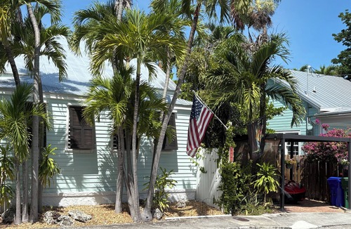 Old Town Apartment | 4 blocks from Duval and 7 blocks from the beach