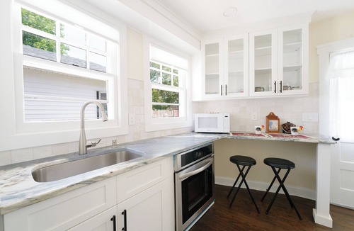 Bradley Beach Cottage | 4 blocks to ocean. Remodeled, Lovely 3-bedrm wAC for a Calming Beach Experience